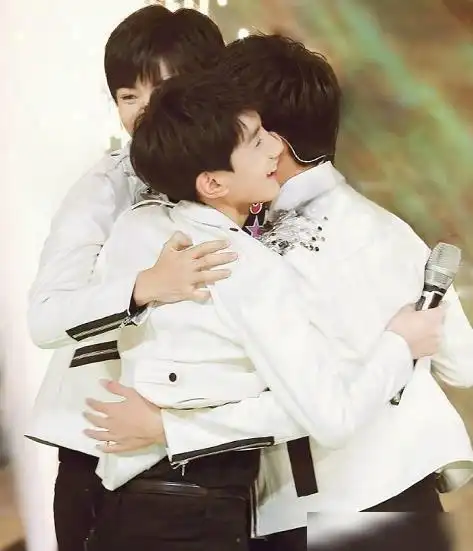 王俊凯差点晕倒听到主持人喊千玺王源瞬间清醒团魂力量太强大