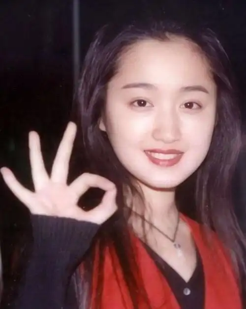 回顾杨钰莹因巅峰期爱上一人葬送事业如今不婚不育值得吗