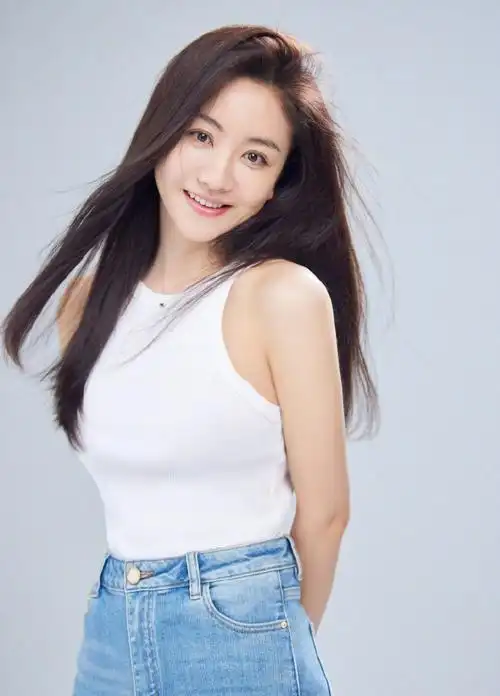 43岁女明星杨蓉过生日,圆润的身材加上白皙的皮肤,让杨蓉这个43岁的