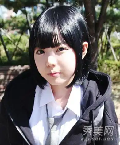 >> 正文  齐刘海的波波头发型,可以说是最标准的学生短发发型了