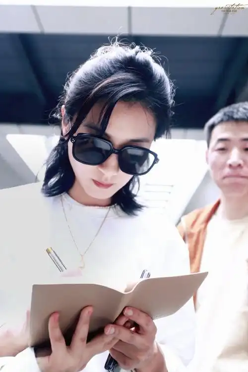 万茜八千里路云和月