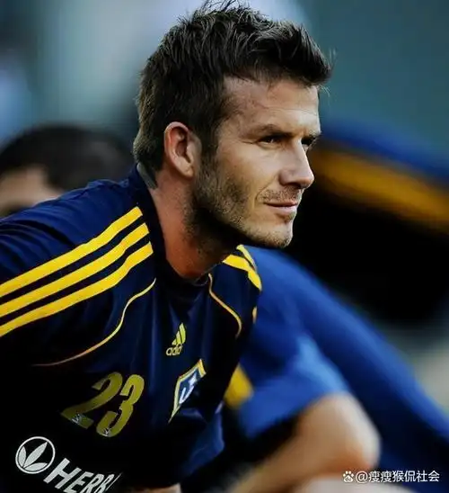 回顾贝克汉姆长子一事无成入赘富豪家族吃软饭晒老婆赤身照