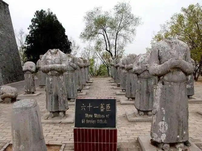 武则天墓前有61个无头石像千百年来难以解释后来谜底才被解开