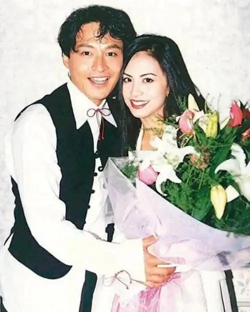 最开始是马景涛看上了吴佳妮,当时吴佳妮作为一名新人演员,对于马景涛