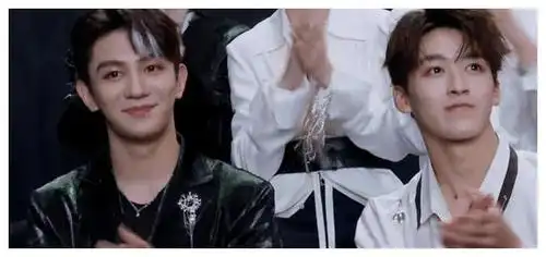 吴宣仪做舔手指动作,周震南惊讶,何洛洛一脸嫌弃,谁注意夏之光__财经