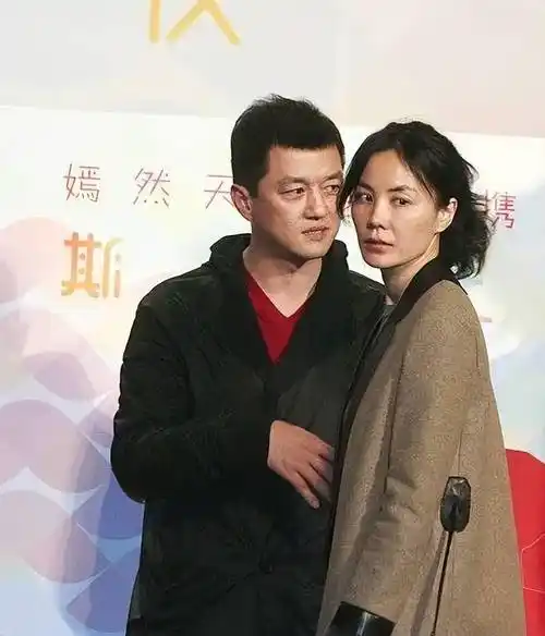 把两位前婆婆当成亲妈,帮助情敌女儿出道,王菲的格局不一般_窦唯_音乐