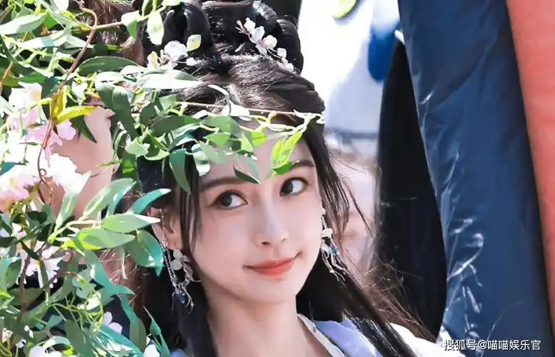 奔跑吧现"七仙女"造型惊艳全场,angelababy时尚女王范再度凸显!