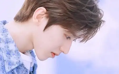 蔡徐坤春日清爽冰淇淋色系帅气写真