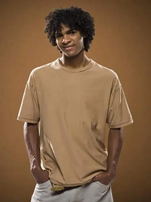 白天,正面,欧洲,非洲,黑人,欧洲人,仅一个男性,仅一个人,棕色背景