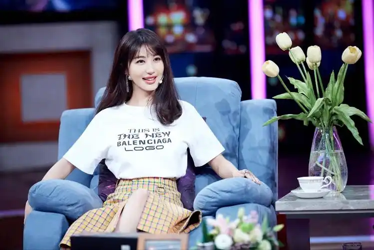 李菲儿真是爱笑的女孩,堪称是治愈系女神