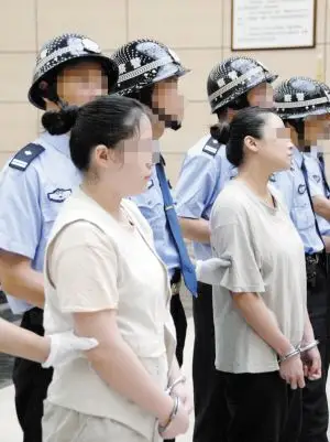 8公斤的蒋某贩毒集团和贩卖冰毒800余克的张某贩毒集团进行了公开宣判