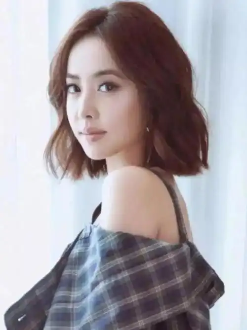 脸长怎么选发型(长脸型适合什么样的发型女)(图4)