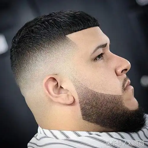 本文关键词:脸大的人适合什么发型,微胖女生适合什么发型,什么脸型