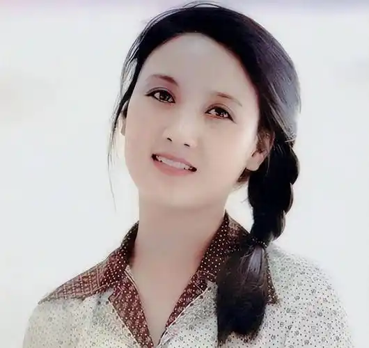 65岁的邓婕自然而然地优雅老去!