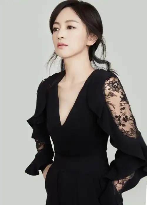 罗海琼上演霸气侧颜杀,御姐形象与《风筝》反差太大!