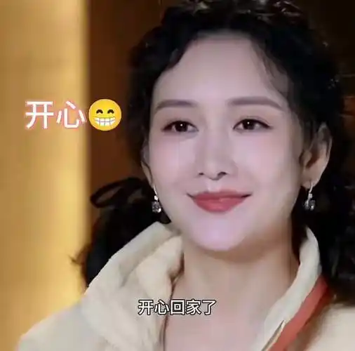 王鸥录制节目照片被曝光,脸部浮肿有双下巴,去年被质疑未婚生子