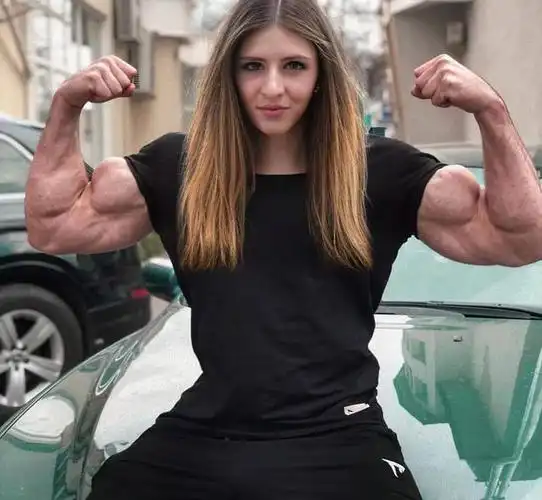 当女生开始健身你看到的不是肌肉而是好看的身材和曲线