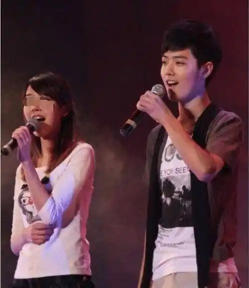 肖战更多生活照曝光,长相十分青涩_网友_照片_女朋友