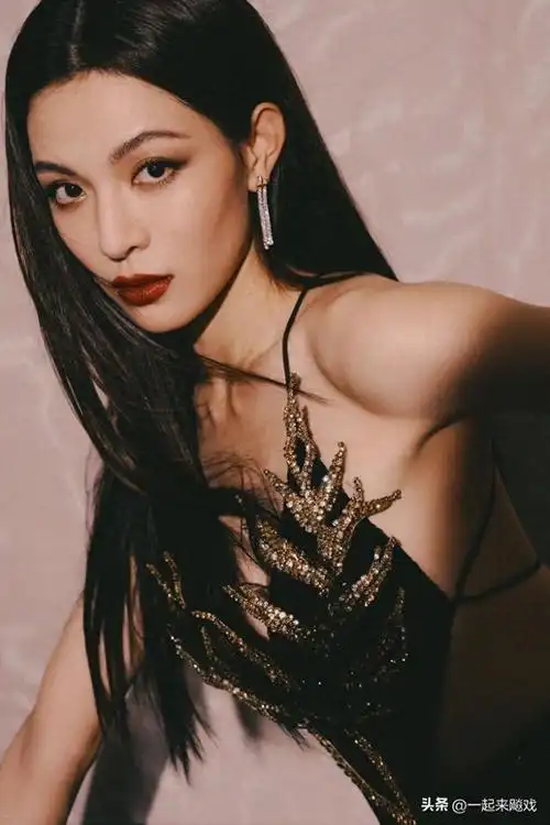 "芳华"钟楚曦,又甜又酷,最为妖艳|演员|美女|综艺|原创_网易订阅