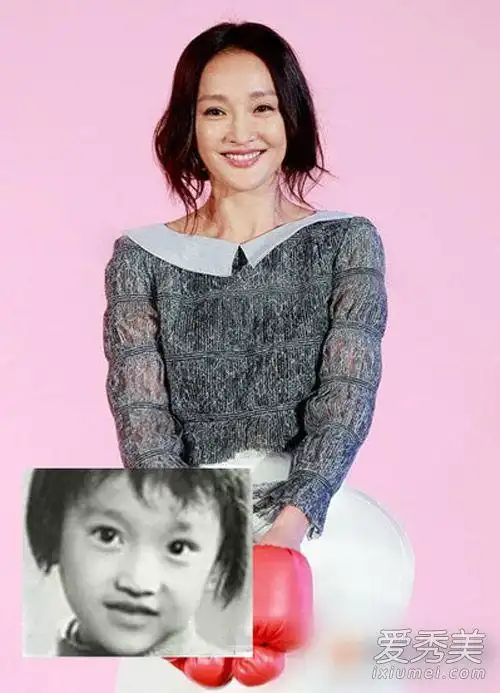 周迅乍看周迅的照片还以为是黄磊小时候,不过黄磊小时候脸型更圆,周迅