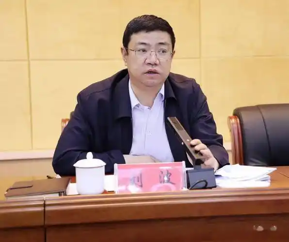 市委常委,县委书记刘波出席会议并讲话,县委副书记,县长马明旭主持