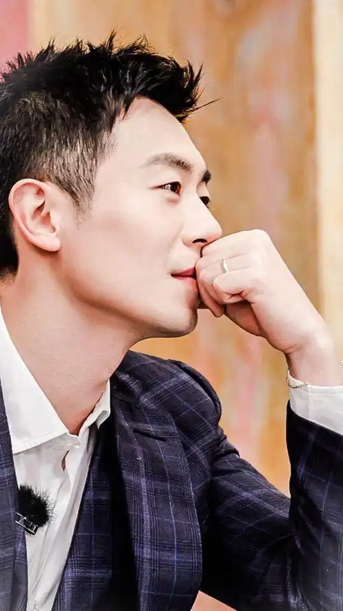 时尚帅气朱亚文