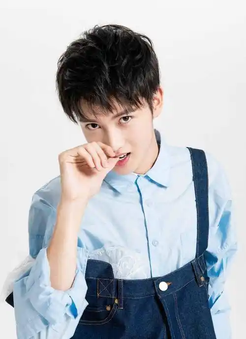 unine成员陈宥维参加演员请就位被点评抽泣像嚼口香糖