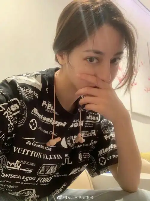 摄影师说迪丽热巴没有化妆没有修图##迪丽热巴