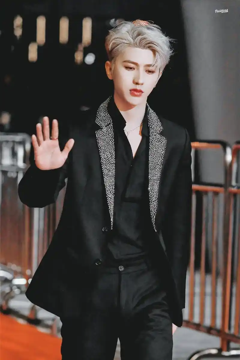 图他年纪大 图他身体好#蔡徐坤  - 抖音