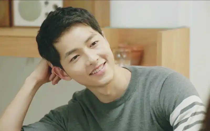 帅气治愈笑容宋仲基图片壁纸