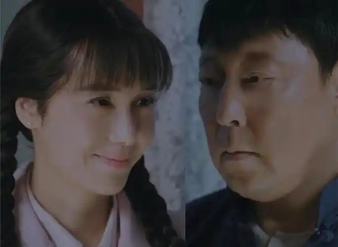 而《正阳门下小女人》中,蒋雯丽,倪大红被磨去眼袋后,观众也差点认不