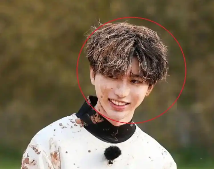 蔡徐坤偶像包袱掉一地,卸妆后,这才是真颜值