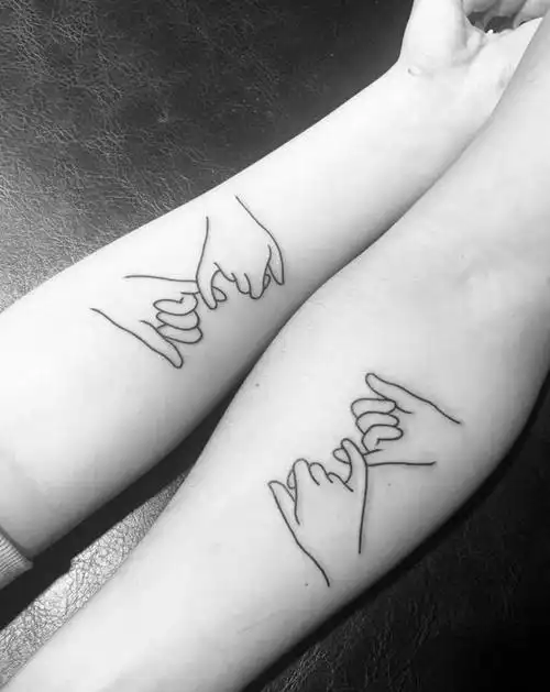 情侣小图纹身图片_手部情侣纹身图案