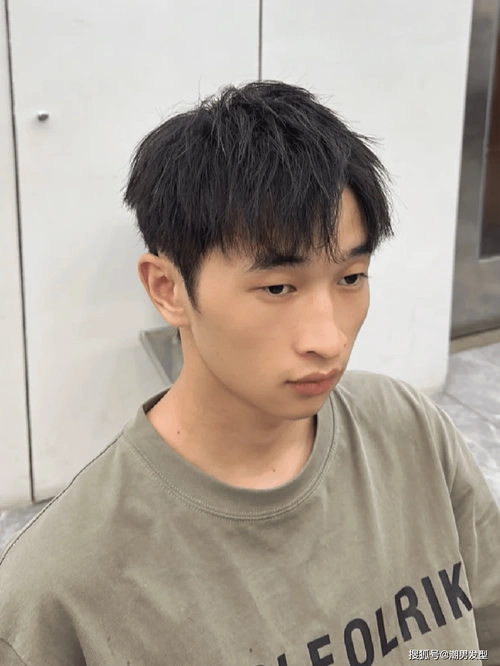 3款男生"不烫不染"短发参考,帅气有型,剪完让你秒变潮男_发型_头发