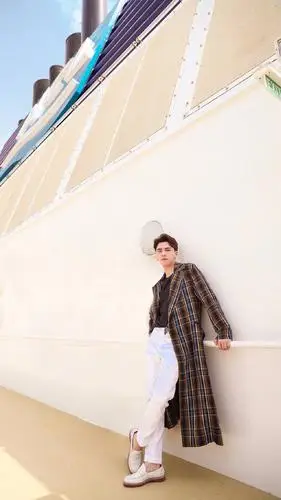 像李易峰这么帅的人每张照片都能当壁纸