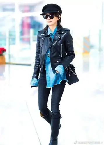 爱情的滋润,王子文紧身牛仔裤亮相,最美辣妈!