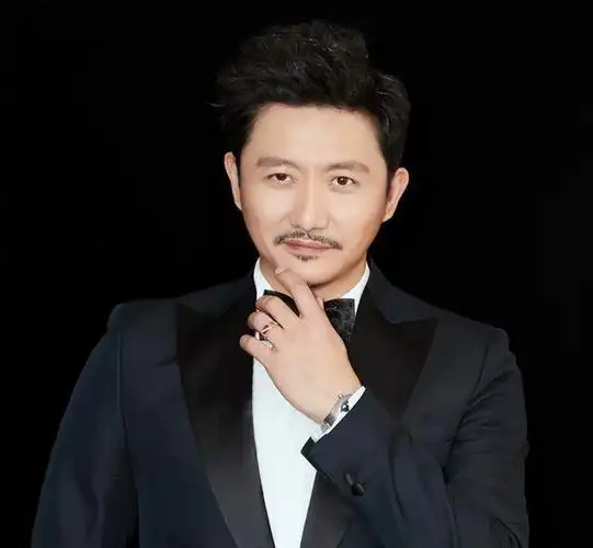 演员涂松岩低调演戏20年40岁娶圈外妻子8年婚姻宠妻如宝