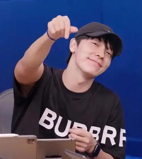 悉尼国际机场burberry  #burberry  #明星同款  #李东海  #李東海