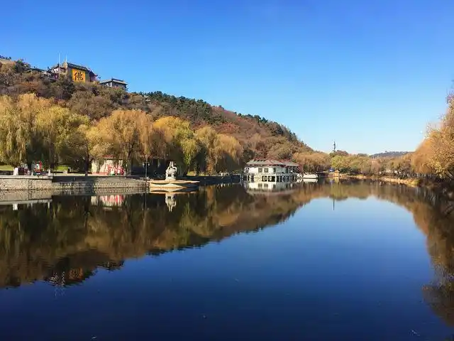 吉林是一个风景优美,历史悠久的省份,有很多值得游览的地方.