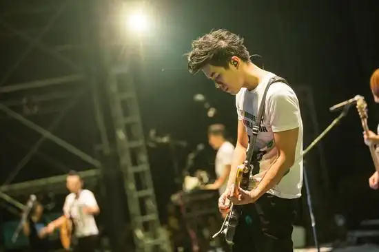 苏打绿深圳演唱会唱响春茧歌迷热情打造绿色海洋