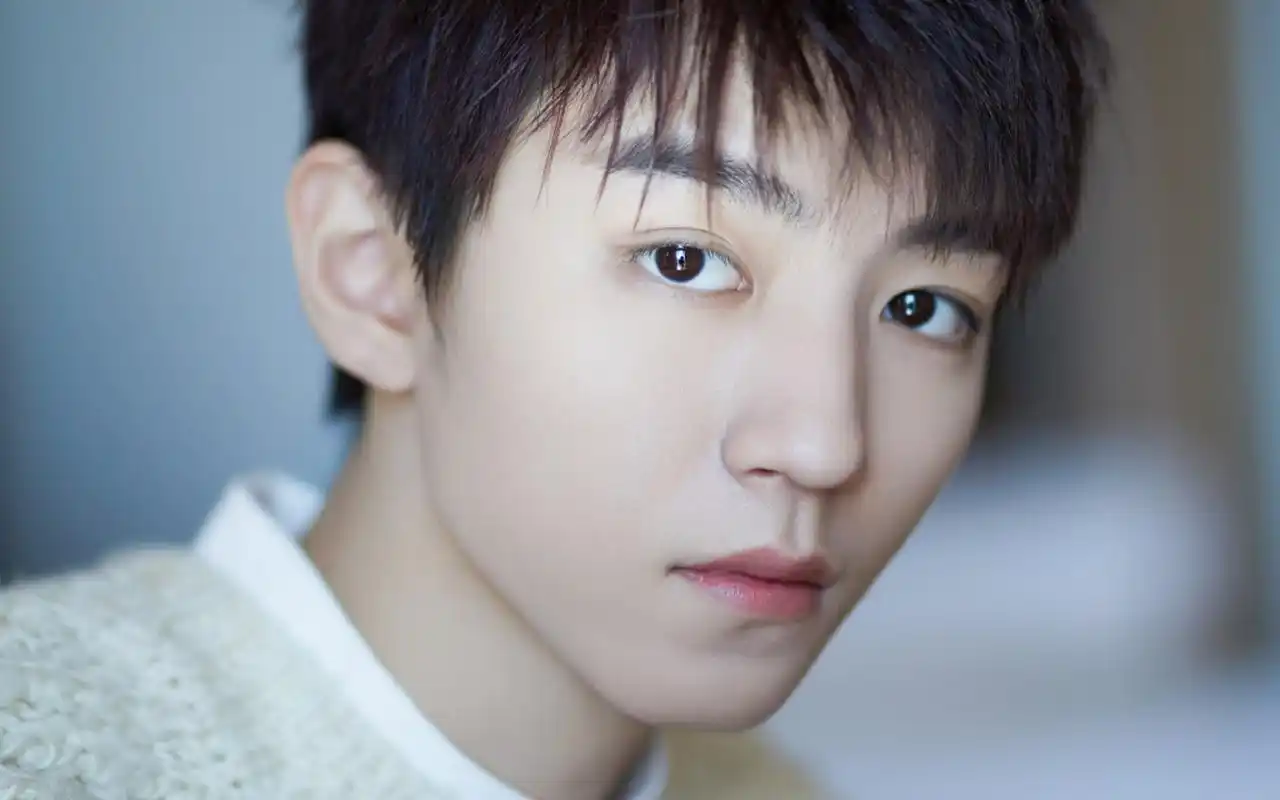 王俊凯帅气写真图片桌面壁纸