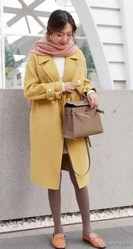 不要再穿黑白灰大衣,活泼明亮的黄色大衣,给你冬季新气色!