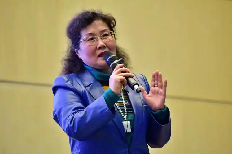 碰撞大语文时代 | 朱伟华:切勿舍本逐末,学习语文是对生命的体验