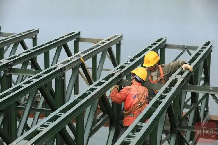 遂宁涪江六桥12公里钢栈桥已基本完工即将进入实质性施工阶段