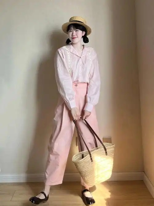 海军领小衫搭配粉色萝卜裤显嫩又可爱