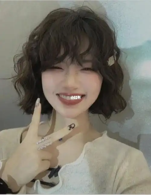 卷发_法式卷_卡特造型万达店攻略_中长发_中短发_女生烫发发型_时尚