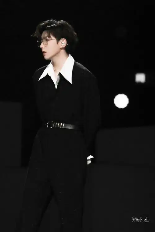 王源你的名字是世界瞒着我最大的事情##王源疯人公园舞台破碎感