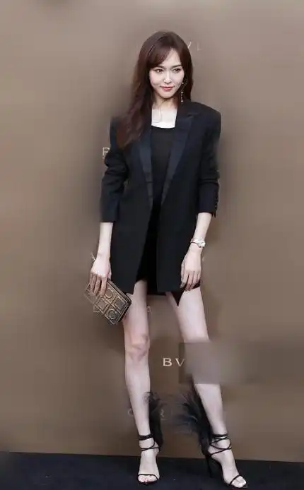 杨蓉和唐嫣之间的比拼,胆子大不代表身材能够完胜对方!