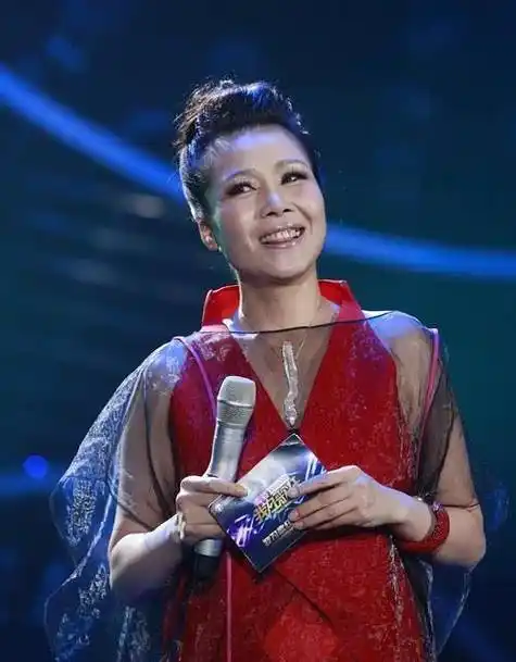 田震近照好年轻,曾因病淡出娱乐圈,商演观众几乎没有人_身体_技巧