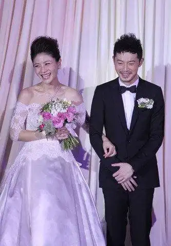 胡可称怀孕未足五个月 有意开连锁酒店